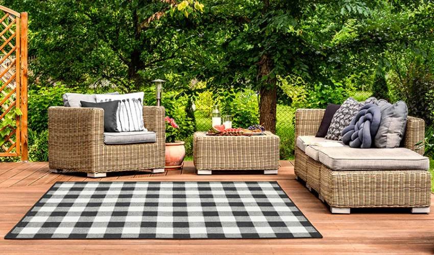 What Are the Benefits of Using an Outdoor Carpet